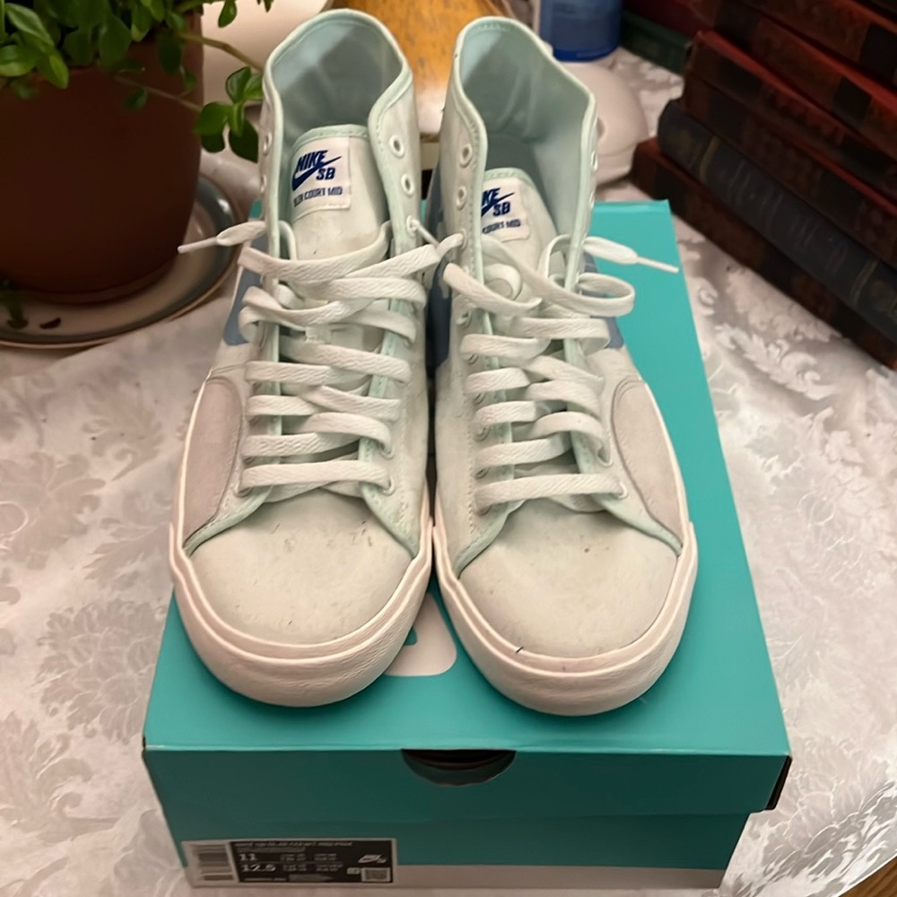 Men's Nike SB Blazer Mid. Never warn. New in box. Size 11.